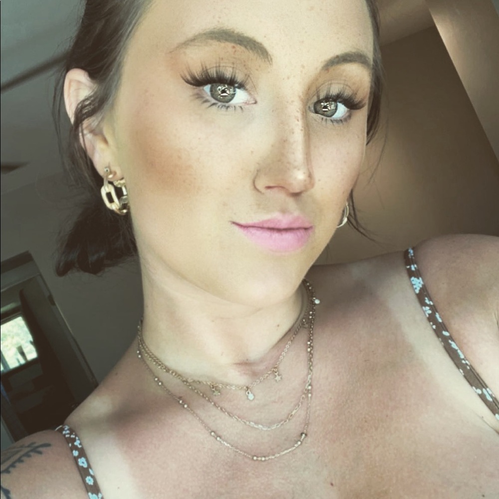 Meet your Posher, Kayla